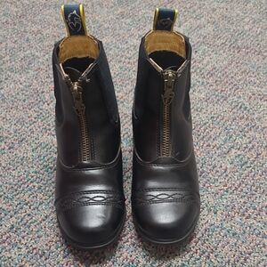 Like New Shires Moretta Clio Black  Ankle Zippered Paddock Boots.